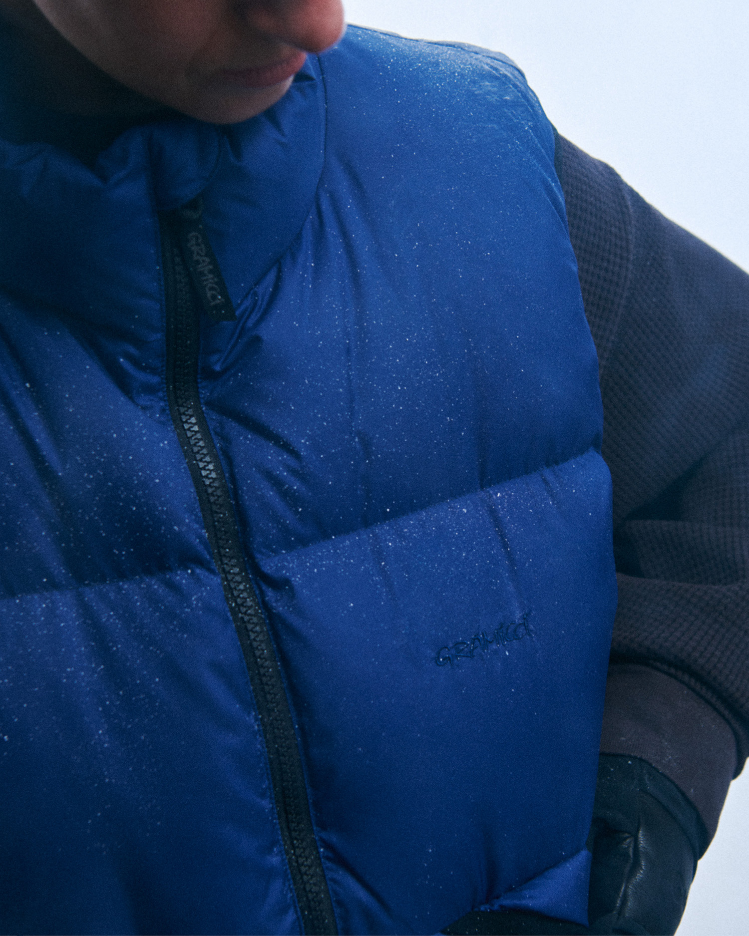 水滴をはじくColdfront Down Vestの表地