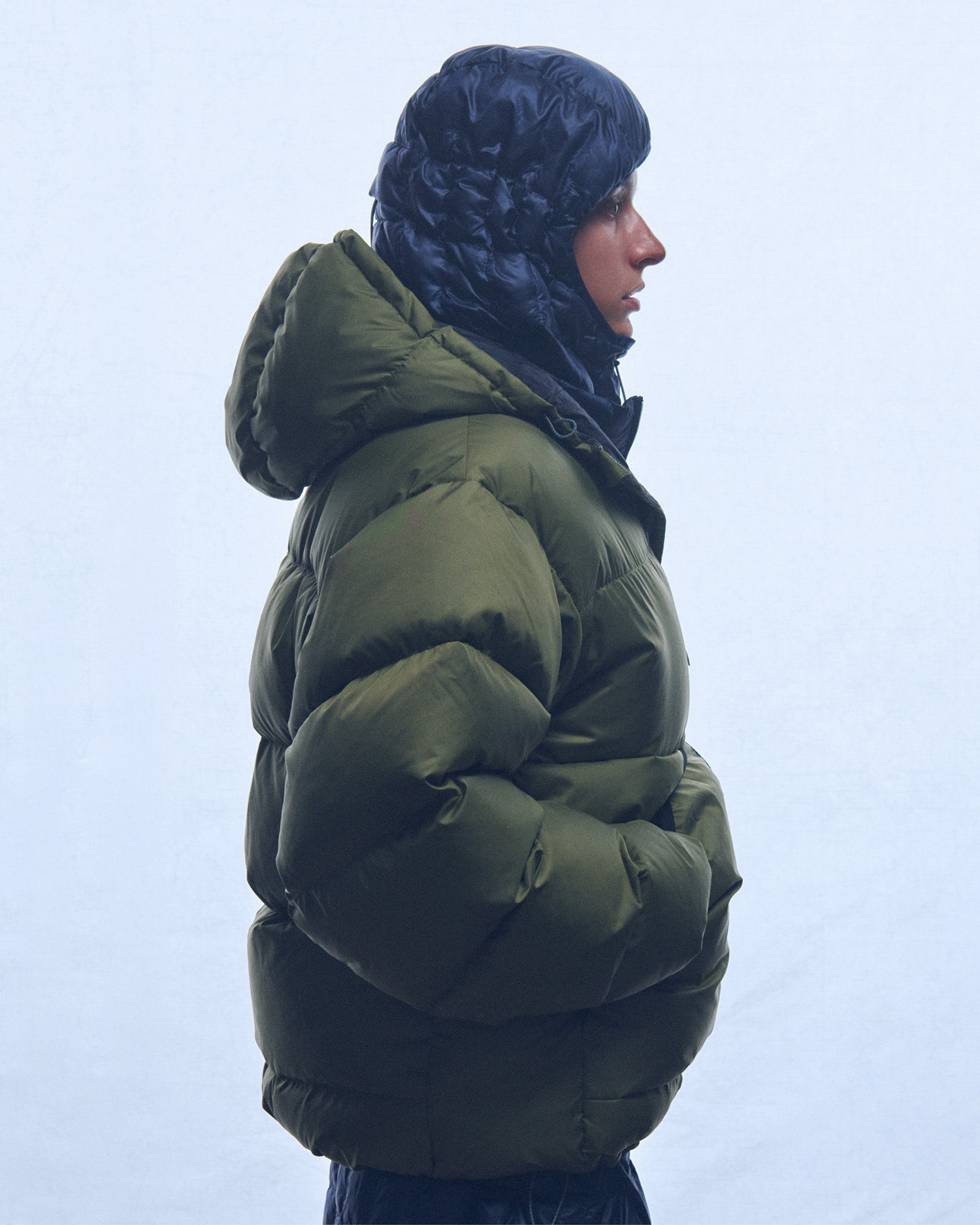 オリーブのColdfront Down Jacketのサイドビュー