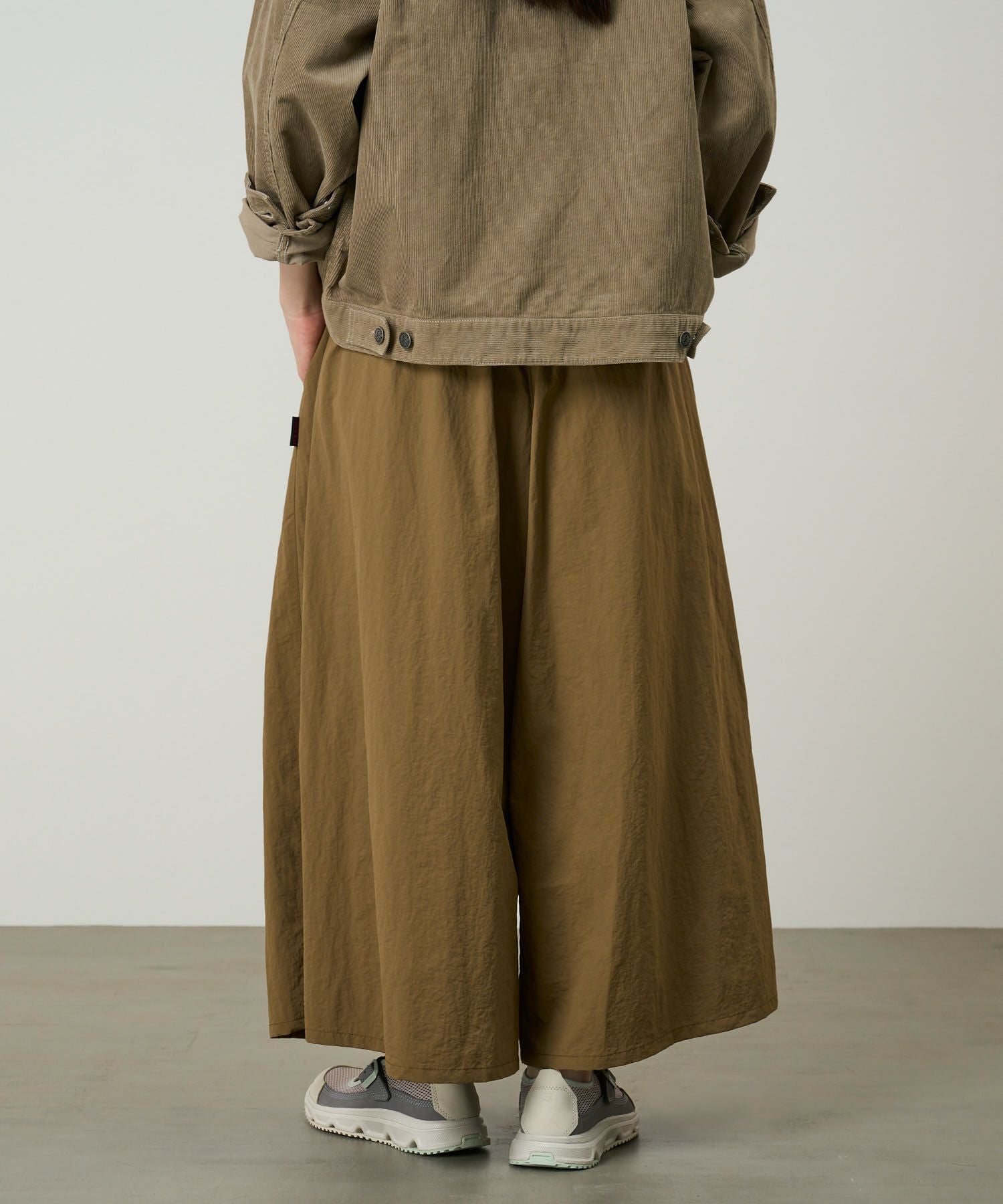 グラミチ GRAMICCI ナイロン フレアパンツ 楽天市場】【SALE！20%OFF】グラミチ Gramicci ナイロン フレア パンツ